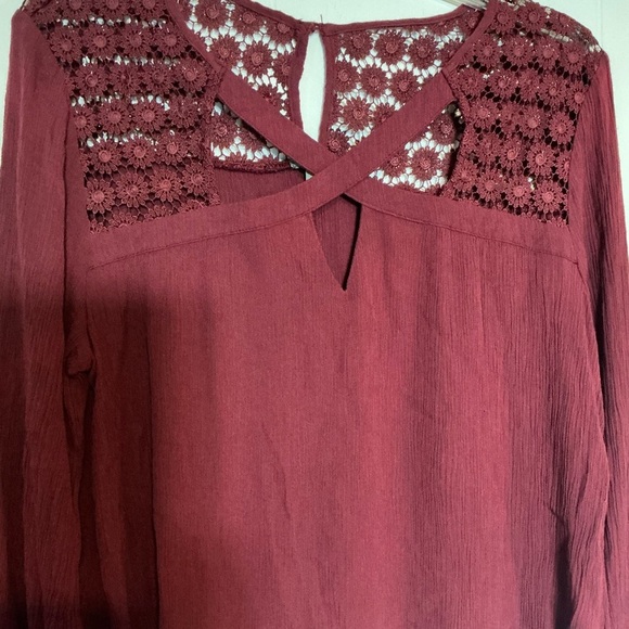 Charlotte Russe, Long Sleeve, V-Neck Burgundy Blouse Size L - Picture 5 of 8